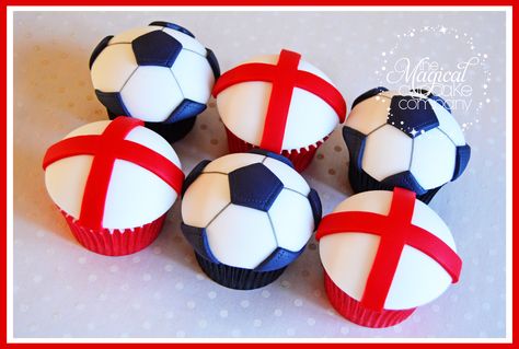 Cupcakes: Football /  England England Football Party, Football Themed Food, Football England, England Party, Football Birthday Cake, Football Cupcakes, Football Snacks, Football Party Food, Football Cake