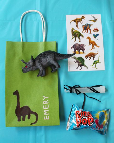 At home Dinosaur themed 3 year old party // Loot bag // DIY Dinosaur Birthday Goodie Bags, Dinosaur Loot Bags, Loot Bag Ideas, Dinosaur Party Games, Dinosaur Diy, Diy Dinosaur, Dino Kids, Dinosaur Birthday Party Decorations, Dinosaur Birthday Cakes