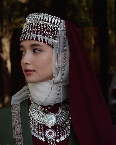 Armenian Clothes, Armenian Women, Armenian Fashion, Armenian Clothing, Crimson Knight, Armenian Culture, Traditional Attires, Arab Fashion, Belly Dancers