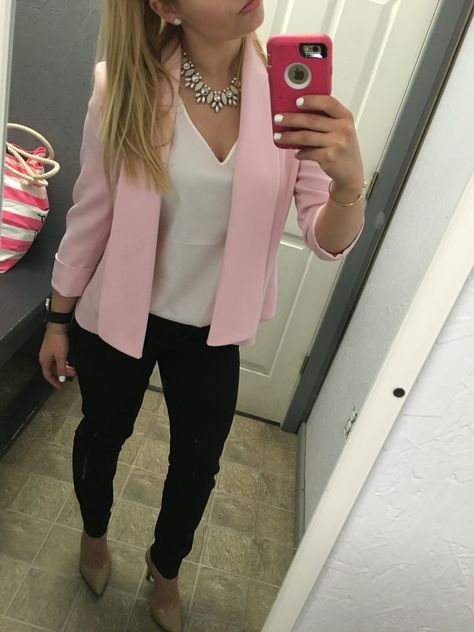 Pink Blazer Interview Outfit, Blush Pink Blazer Outfit Work, Pink Work Outfit Office Style, Nursing Interview Outfit, Pinker Blazer, Summer Job Interview Outfit, Nurse Interview, Outfit Interview, Job Interview Attire