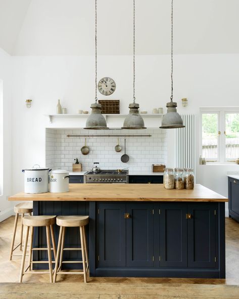 The Arts and Crafts Kitchen | deVOL Kitchens Devol Shaker Kitchen, Traditional Kitchen Island, Arts And Crafts Kitchen, Shaker Kitchens, Devol Kitchens, Butcher Blocks, English Kitchens, White Kitchen Design, Shaker Kitchen