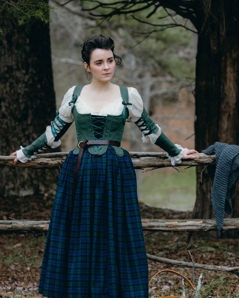 French Meadows, Outlander Outfits, Hobbit Dress, Renn Faire Outfit, Celtic Fashion, Dark Academia Outfits, Ren Faire Costume, Academia Outfits, Fair Outfits