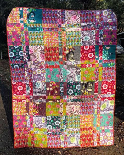 Kaffe fassett quilts layer cake ideas 31 Keiko Goke Quilts, Disappearing Four Patch, Kaffe Quilts, 4 Patch Quilt, Floral Quilts, Disappearing Nine Patch, Quilts Modern, Quilt Layers, Block Quilts