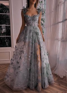 Cottege Core Prom Dresses, Prom Dress Garden Theme, Prom Dress Ethereal, Aesthetic Formal Dresses, Enchanted Garden Prom Dress, Graduation Dresses High School, Floral Formal Dresses, Gown Aesthetic, Dream Prom Dress