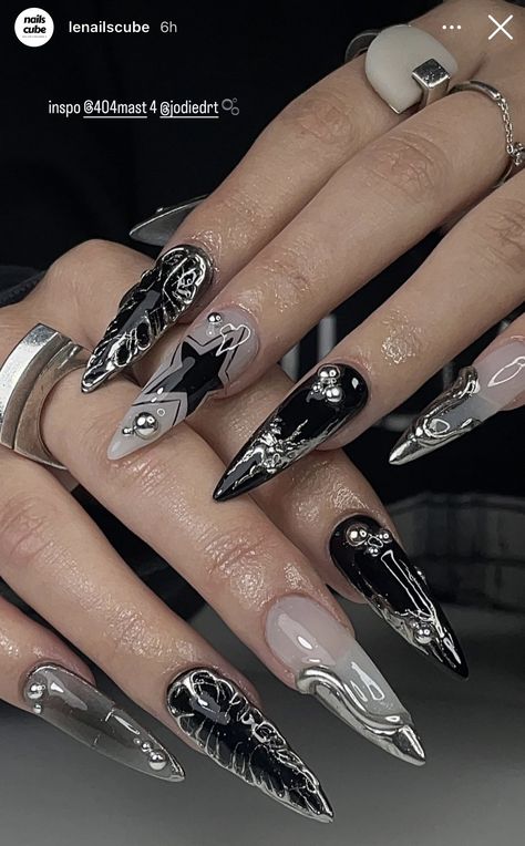 Stilleto Nails Silver, Alt Nails Aesthetic, Dystopian Nails, Dark Glam Nails, Dark Edgy Nails, Trad Goth Nails, Alternative Nail Ideas, Chase Atlantic Nails, Black Nails Y2k