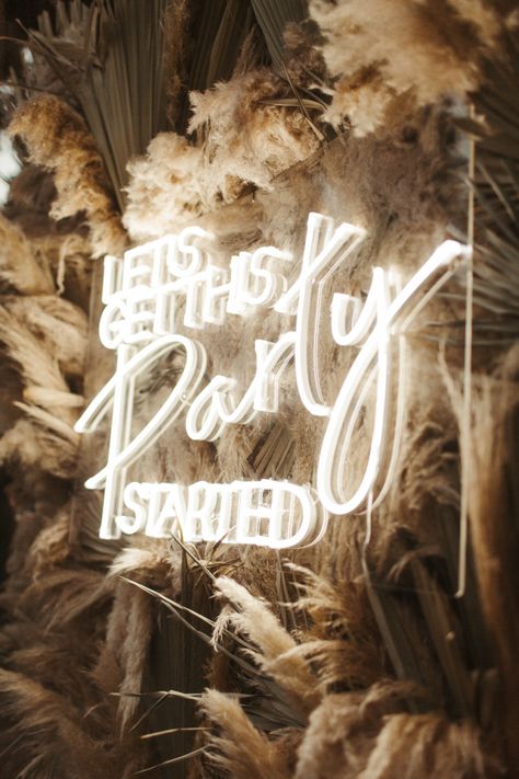 Pampas Wall, Pumpkin Patch Photoshoot, Neon Signs Home, Dinner Party Themes, Creative Poses, Lightroom Tutorial Photo Editing, Pampas Grass Decor, Feather Decor, Gatsby Party