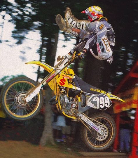 16 year old Travis Pastrana going 1-1 at the 2000 Southwick National (pi Jeremy Mcgrath, Suzuki Dirt Bikes, Kawasaki 250, Bike Freestyle, Travis Pastrana, Yamaha Motocross, Vintage Bmx Bikes, Motocross Racer, Dirt Bike Racing