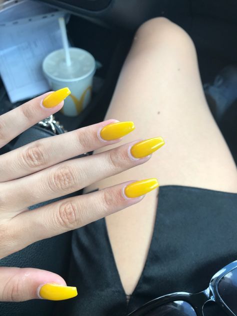 Hufflepuff Costume, Rich Girl Bedroom, Yellow Nail Art, Yellow Nails Design, Nails Yellow, Prom Ideas, Nails 2020, Rocker Chic, Yellow Nails