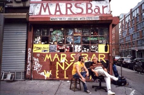 Remembering Mars Bar Owner Hank Penza -- Grub Street Rock Bar Design, Punk Noir, Nyc 90s, Standing Bar, Bar Owner, Graffiti Tags, Nyc Graffiti, New York Bar, Nyc History