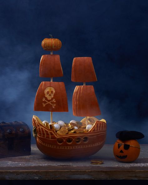 Calling all swashbuckling pirates! Transform a pumpkin into this brigantine-style boat using our printable templates for sails and an etched skull-and-bones insignia. Pumpkin Pirate, Minecraft Pumpkin, Awesome Pumpkin Carvings, Pirate Pumpkin, Cat Pumpkin Carving, Pumpkin Carving Contest, Creative Pumpkin Carving, Pumpkin Contest, Halloween Pumpkin Designs