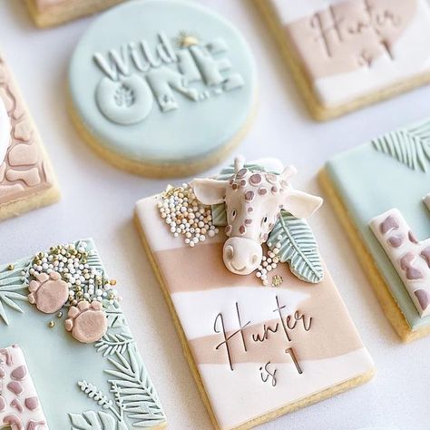 Custom Fondant Cookies Melbourne on Instagram: "Hunter’s WILD ONE 🦒✨ Swipe ➡️ to see cake 🎂 Design inspo @littlelovescreative and @biskota___ 💫" Wild One Cookies, Safari Shower Ideas, Animal Baby Shower Favors, Safari Baby Shower Boy, First Birthday Cookies, Baby Shower Safari Theme, Personalized Baby Shower Favors, Baby Boy Shower Favors, Jungle Baby Shower Theme