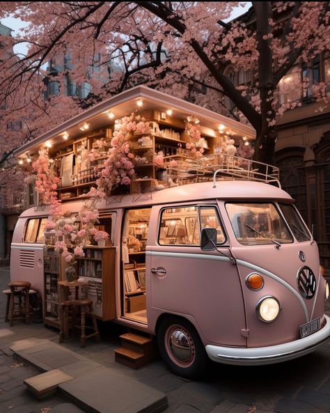 Boutique On Wheels, Book Van, Old School Bus, Bookstore Cafe, Lake Food Ideas Summer, Combi Volkswagen, Food Ideas Summer, Library Aesthetic, Lake Food Ideas