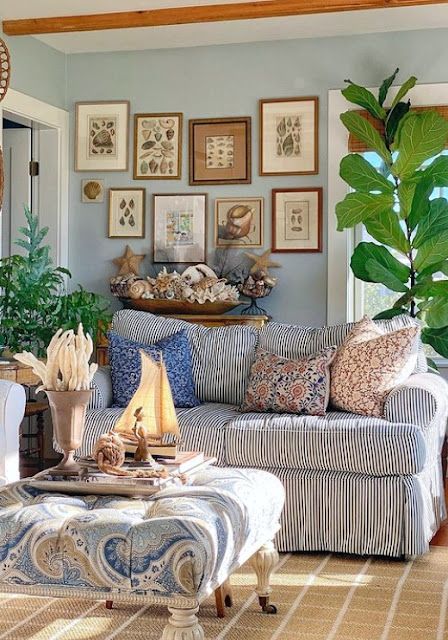 26 Small Cozy Beach Cottage Style Living Room Interior Design & Decor Ideas Cottage Style Living Room Ideas, Living Room Ideas Beach, Room Ideas Beach, Beach Cottage Style Living Room, Style Living Room Ideas, Cozy Coastal Cottage, Cozy Beach Cottage, Cottage Style Living Room, Beach Cottage Design