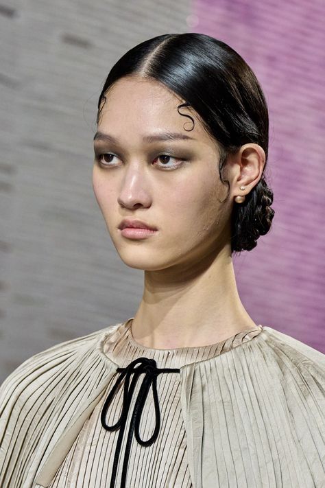 Christian Dior Spring 2023 Couture Collection | Vogue Christian Dior Spring 2023, Dior Spring 2023, Spring 2023 Couture, 2023 Couture, Slick Hairstyles, Color Analysis, Spring 2023, Couture Collection, Couture Fashion