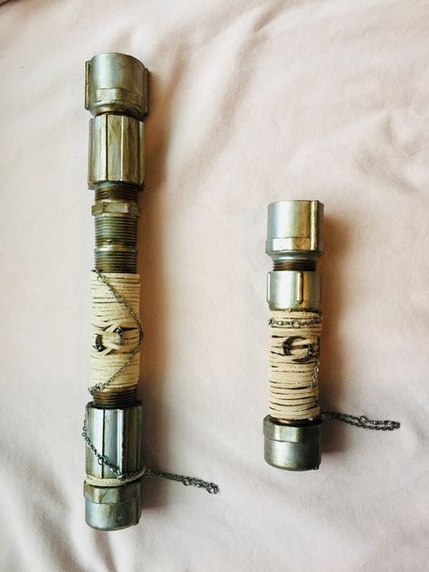 Diy Lightsaber Hilt, Lightsaber Tricks, Lightsaber Diy, Build Your Own Lightsaber, Lightsaber Ideas, Lightsaber Hilts, Diy Lightsaber, Custom Lightsaber, Lightsaber Design