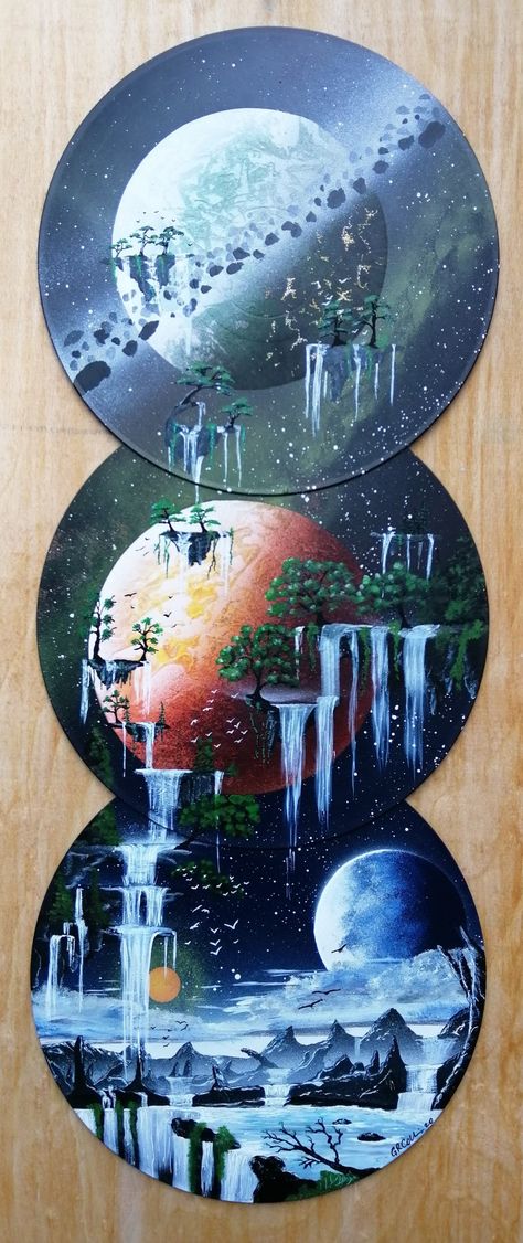 Art On Vinyl Records, Paint On Records Vinyls, Album Painting Ideas, Painting Ideas On Vinyl Records, Vinyl Records Painting, Circle Canvas Painting Aesthetic, Painted Vynal Records, Painting Records Ideas, Vinyl Record Art Aesthetic