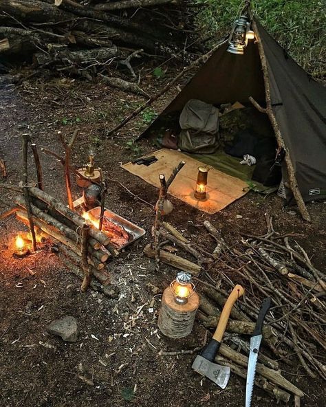 Outdoors - Survival - Camping on Instagram: “Simplicity is the answer for a good living!⠀ ⠀ Follow @campingflame for daily outdoor photos⠀ ⠀ Photo by @hokkaider⠀ ⠀ #backpacking…” Bushcraft Backpack, Travel Selfie, Outdoor Skills, Mountain Trekking, Bushcraft Kit, Bushcraft Shelter, Travel Mountains, Dog Girl, Bushcraft Gear