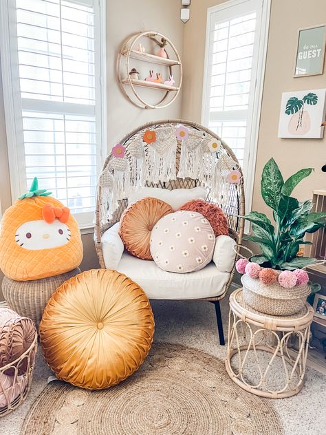 Egg Chair Decoration Ideas, Chair Decoration Ideas, Bedroom Upstairs, Apartment Decor Inspiration, Book Nook, Chair Decorations, Reading Book, Boho Living, Boho Living Room