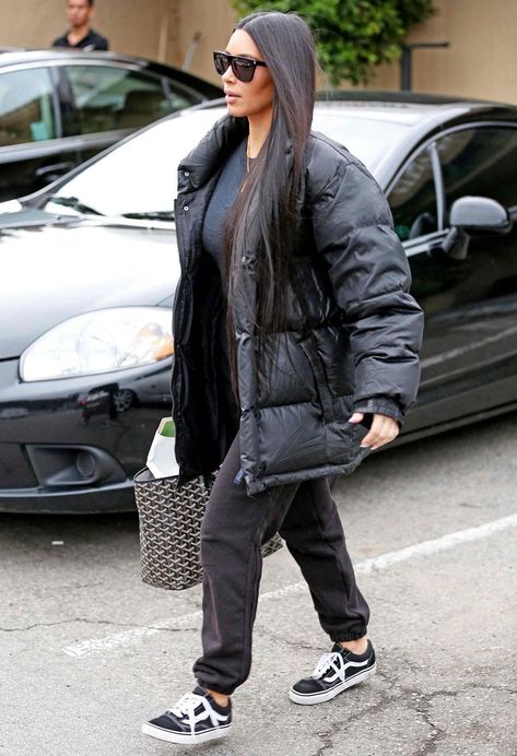 N.I.C.O.L.E | @GXLDEN22 Kim Kardashian Blazer, Kardashian Casual Outfit, Estilo Kim Kardashian, Outfits With Jordan 1s Fashion Styles, Oversized Puffer Coat, Estilo Kardashian, Yeezy Outfit, Kim Kardashian Outfits, Kim K Style