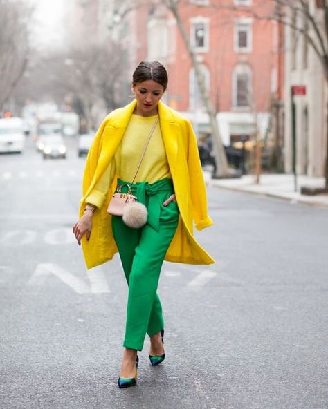 How to effortlessly add colour to your wardrobe. Part 1 — Styled By Sian - Personal Stylist, London Yellow Outfit Ideas, Yellow Clothes, Yellow Coat, Cool Winter, Street Style Grunge, Street Style 2017, Street Style Parisian, Yellow Outfit, Street Style Winter