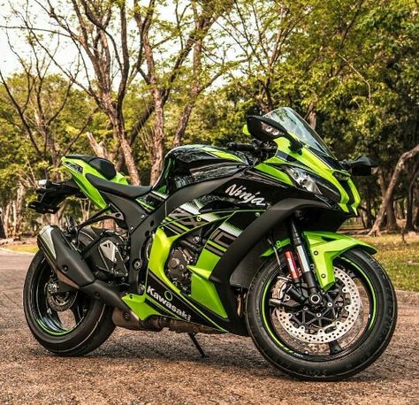 Kawasaki zx10r Kawasaki Ninja 600, Aesthetic Motorcycle, Real Ninja, Ninja Bike, Motorcycle Guy, Ninja Zx10r, Kawasaki Motorcycle, Kawasaki Zx10r, Kawasaki Bikes