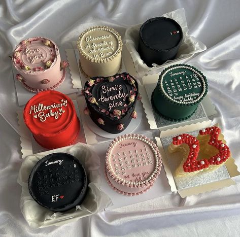 Bento Cakes Ideas, Cake Slice Packaging, Bento Cakes, Birthday Cake Decorating Ideas, Cake Hacks, Mini Tortillas, Funny Birthday Cakes, Cake Packaging, Cake Decorating Ideas