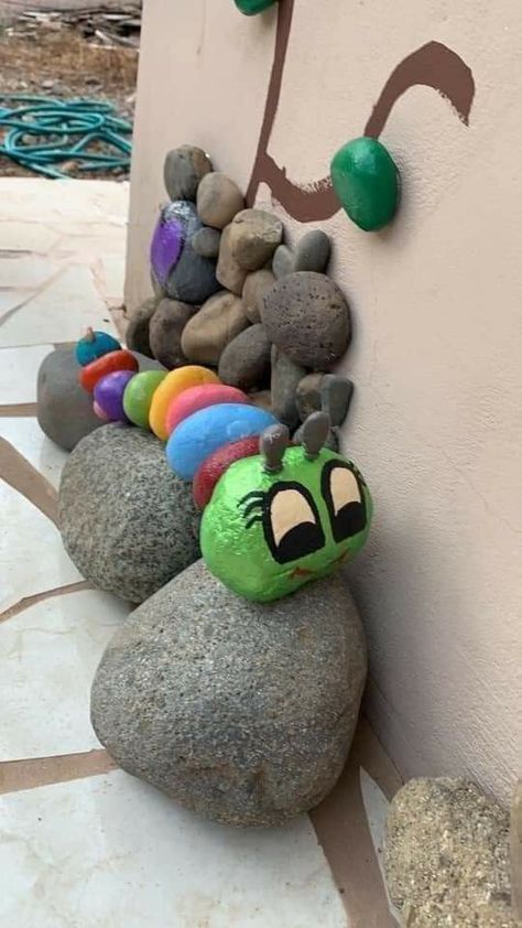 Hill Landscaping, Rocks Landscaping, Landscaping With Large Rocks Natural, Garden Rock Art, Painted Rock Animals, Rock Garden Design, Painted Rocks Craft, Landscaping With Large Rocks, Glass Garden Art