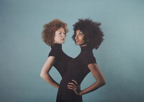 Twins by Alma Haser | iGNANT.com Twins Posing, High Fashion Poses, Twin Models, Twin Photography, Twin Photos, Photographie Portrait Inspiration, Model Poses Photography, Fashion Photography Inspiration, Photoshoot Concept