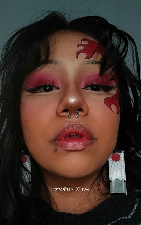 #Yoriichi #MakeUp #Anime Kimetsu No Yaiba #KNY Tanjiro Scar Makeup, Tanjiro Makeup Inspired, Anime Makeup Halloween, Shinobu Kochou Makeup, Demon Slayer Makeup Inspired, Tanjiro Makeup, Anime Character Makeup, Nezuko Makeup, Tanjiro Costume