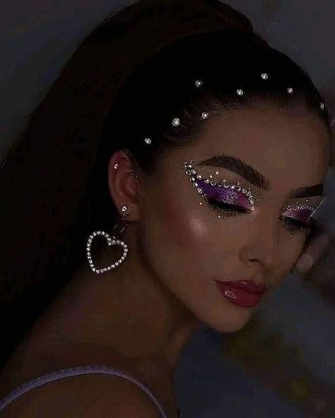 Maquillage Yeux Cut Crease, Festival Make Up, Euphoria Makeup, Rhinestone Makeup, Bold Eye Makeup, Prom Makeup Looks, Rave Makeup, Hot Makeup, Dope Makeup