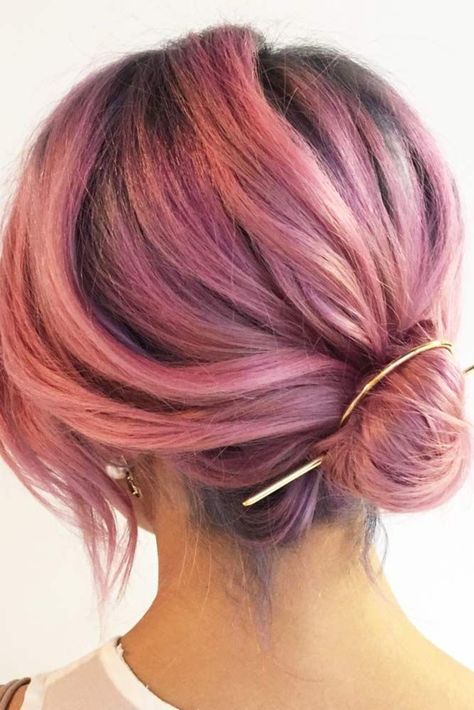 There are so many hairdos for short hair you still do not know about. That is why we decided to be bold enough to bring some to your attention. Thick Locks, Dunner Wordend Haar, Short Hair Bun, Pastel Pink Hair, Goddess Hairstyles, Hairdos For Short Hair, Cute Hairstyles For Short Hair, Short Hair Updo, Trending Hairstyles