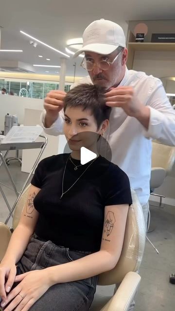 Pixie Hair Outfits Street Styles, Summer Pixie Hairstyles, Pixie Haircut Curly Hair Round Faces, Pixi Hair 2024, Short Wavy Haircuts Pixie, Extreme Short Haircut Women, How To Style Short Hair Pixie Black Women, Funky Pixie Cut 2024, Very Short Hair Styles For Women