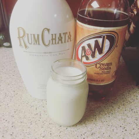 RumChata Milkshake with Cream Soda with Vanilla Ice Cream Rum Chatta Drinks, Drinking Recipes, Spiked Drinks, Soda Float, Rumchata Recipes, Rum Chata, Drink Board, Malibu Drinks, Soda Floats