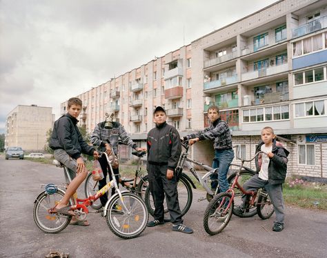 Neighborhood crew Documentary Fashion Photography, Soviet Photography, Documentary Photography Photojournalism, Youth Culture Photography, Youth Photography, Culture Photography, Post Soviet, Photojournalism Photography, Pc Photo