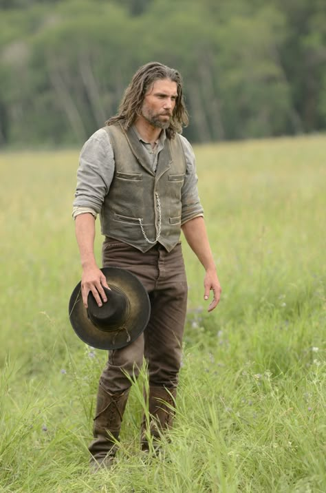 This is my new Crush. I never knew railroads could be so sexy. Anson Mount (Cullen Bohannon, "Hell on Wheels") If ever A Pirate's Ransom were to be a movie, Anson would be the one I would like to see play the part of Edmund Drake. Oh yes. Cullen Bohannon, Dominique Mcelligott, Anson Mount, Hell On Wheels, Cowboy Outfits, Man Standing, Cow Boy, Leather Vest, Western Movies