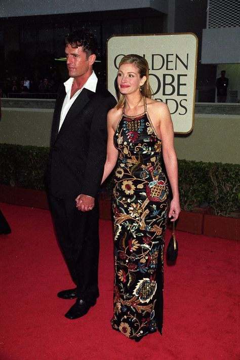 julia roberts in todd oldham, 1998 golden globes Golden Globes Dresses, Todd Oldham, Golden Globe, Julia Roberts, Golden Globes, The Golden, Your Eyes, All Time, Sleeveless Formal Dress