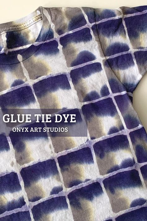 Glue resist tie dye video. Learn how to use Elmers Blue Glue and Tie Dye to make this cute plaid pattern. #tiedye #gluetiedye #glueresistdyeing Tie Dye Resist Techniques, Glue Resist Tie Dye, Tie Dye Videos, Tie Dye Shirts Designs, Dye Projects, Modern Tie Dye, Tie Dye Tutorial, Plaid Diy, Diy Tie Dye Techniques