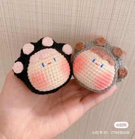 Minecrochet: Crochet Cat Paw Baby Keychain - Free English Pattern Crochet Paw Keychain Pattern Free, Crochet Mochi, Paw Crochet, Paw Keychain, 100 Crochet Stitches, Keychain Pattern, Paw Pattern, Cat Keychain, Cat Paw