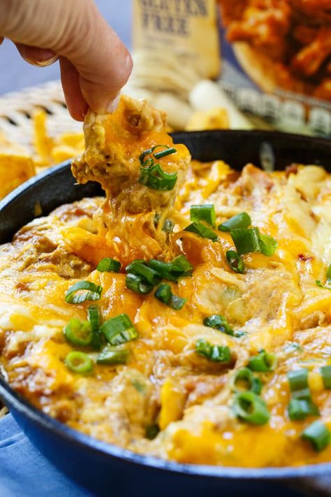 Cheesy BBQ Pork Dip Pulled Pork Dip, Dips Savory, Pork Dip, Buffalo Chicken Wing Dip, Buffalo Recipes, Chicken Wing Dip, Healthy Buffalo Chicken Dip, Yummy Bowl, Homemade Buffalo Sauce