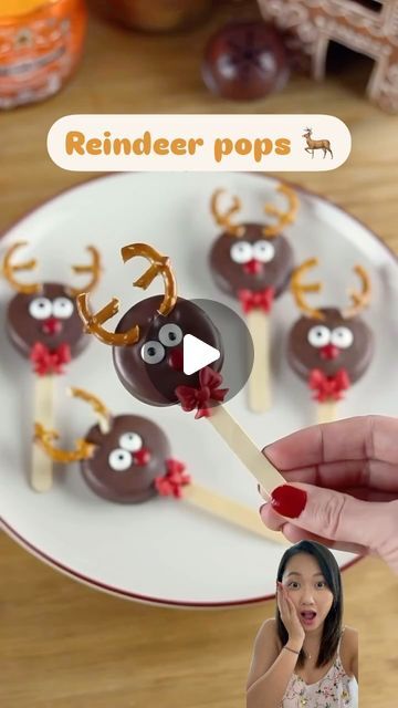 Gui & Karen | Smart Tips ✨ on Instagram: "Turn Oreos into adorable reindeer snacks! 🦌🍫 Perfect for holiday fun!

Cute and Easy Oreo Reindeer Christmas Snack

Make holiday snacking extra fun with these Oreo reindeer! 🎄 This simple DIY snack idea is perfect for kids, parties, or a festive treat anytime. With just a few ingredients, you can transform ordinary Oreos into adorable reindeer that everyone will love. Try this out for a memorable Christmas treat!

👍🏻Credits to the author: @sheri_wilson_ (Gratitude)
Request to owners: If you do not want your content to be remixed and published on our page, please contact us via DM, and we will fix or delete immediately. Thank you.

Follow @lifesimplified.us for more holiday snack ideas and fun treats! 🍪✨

#oreoreindeer #holidaybaking #christma Holiday Oreos, Double Stuffed Oreos, Easy Treats To Make, 200k Views, Chocolate Melting, Chocolate Melting Wafers, Diy Snacks, Ghirardelli Chocolate, Dipped Cookies