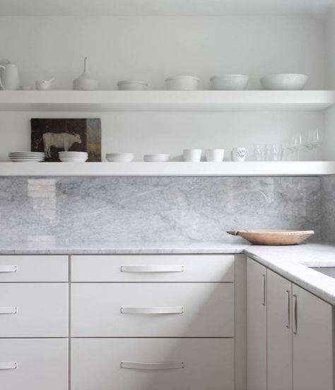 16 Favorite Solid Marble Kitchen Backsplashes, for Maximum Drama Carrara Marble Backsplash, Plain English Kitchen, Flat Kitchen, Diner Ideas, Marble Backsplash Kitchen, Scandi Kitchen, Contemporary Style Kitchen, Shelves Floating, Marble Shelf