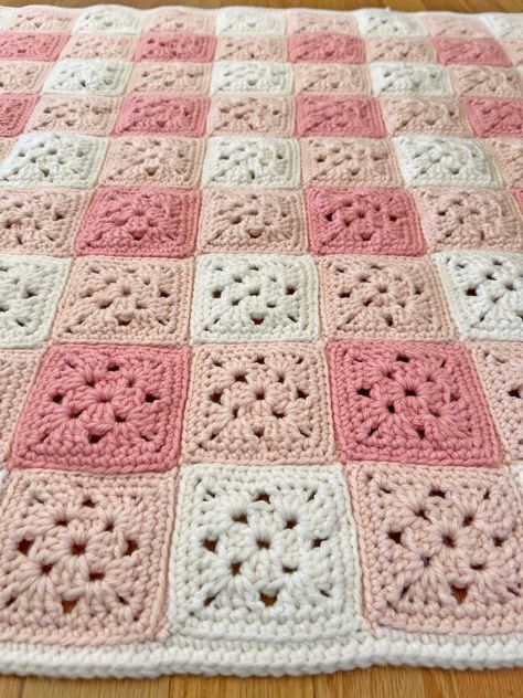 Granny Square Blanket One Color, Small Granny Square Blanket, Crochet Afghan Blocks Free Pattern, Granny Square Single Color, Solid Color Granny Square Blanket, Crochet Blanket Gingham, Solid Granny Square Blanket, Baby Girl Granny Square Blanket, Crochet Granny Square Baby Blanket