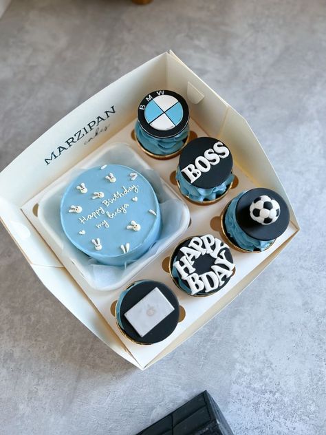 Husband Birthday Cupcakes, Cupcake For Men Birthday, Cupcake Cakes For Men, Mini Cake For Boyfriend Birthday Men, Birthday Bento Cake Ideas For Boyfriend, Birthday Cake Ideas For Men Boyfriends, Birthday Cake For Hubby Ideas, Father’s Day Mini Cake, Mini Cake For Men