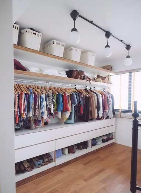 Singapore Bedroom, Reka Bentuk Bilik Tidur, Scandinavian Homes, Organized Closet, Closet Organization Ideas, Walking Closet, Closet Design Layout, Closet Renovation, Open Closet