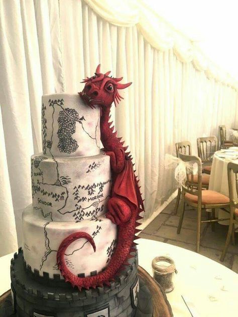 Torte Creative, Dragon Cakes, Dragon Cake, Ring Cake, Torte Cupcake, Crazy Cakes, Red Dragon, Fancy Cakes, A Dragon