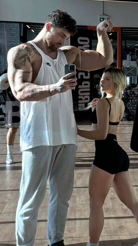 Gym Couple Aesthetic, Sport Couple, Cute Couple Aesthetic, Couple Aesthetics, Gym Couple, Funny Naruto Memes, Cute Couple Outfits, Couples Vibe, Cute Relationship Photos