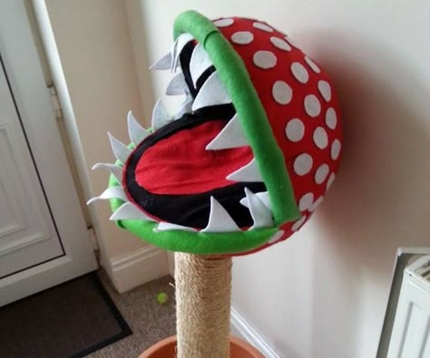 This is my 1st Instructable post so bare with me.Here is the cat bed i made designed on the Piranha Plant out of Mario Super Mario Cat, Katt Diy, Diy Chat, Diy Cat Bed, Katt Grejer, Chat Diy, Gatos Cool, Piranha Plant, Diy Pet Bed