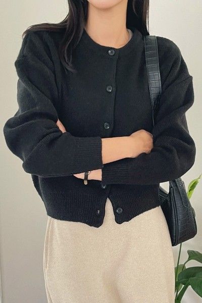 Cardigan Outfit Korean, Cardigan Korean Style, Cardigan Korean, Outfit Cardigan, Knitwear Outfit, Academia Style, Women's Cardigans, Outfit Korean, Perfect Cardigan