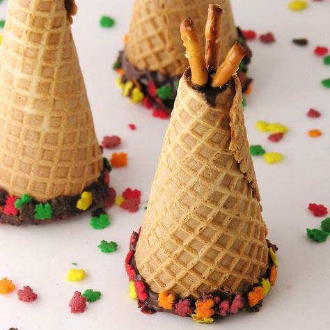 Teepee Cupcakes, Karneval Snacks, Thanksgiving Food List, Thanksgiving Turkey Treats, Thanksgiving Desserts Kids, Turkey Treats, Thanksgiving 2023, Thanksgiving Cakes, Nice Recipes