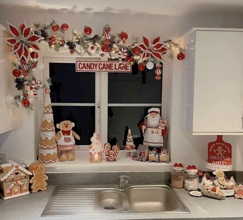 Christmas Kitchen Decor Gingerbread, Gingerbread Dining Room, Ginger Bread Kitchen Decor, Ginger Bread Christmas Decorations Ideas Diy, Santas Bakery Decor, Fridge Christmas Decorations, Gingerbread Theme Kitchen Decor, Ginger Bread Decor Ideas, Gingerbread Kitchen Christmas Decor